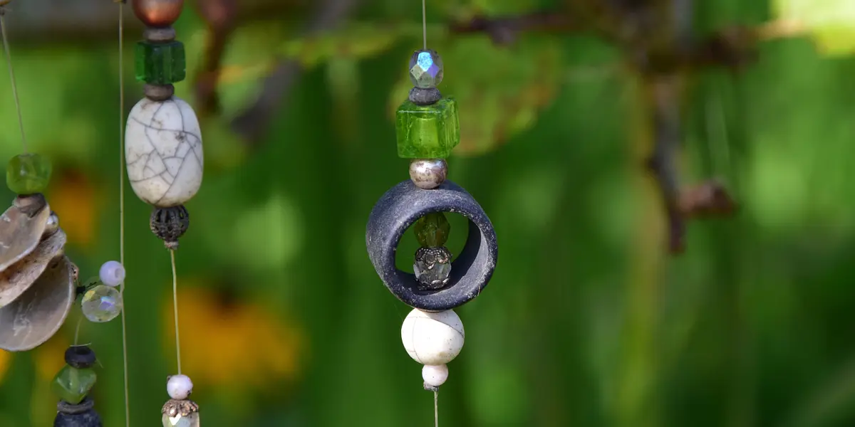 Jak zaoszczędzić na dekoracjach ogrodowych z aplikacjami promocyjnymi