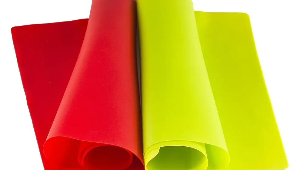 Mata dekoracyjna – różnorodność wzorów i łatwość montażu w kuchni