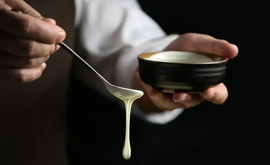 Pasta z sody oczyszczonej do czyszczenia przypaleń